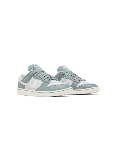 NIKE - DUNK LOW RETRO  -  MICA GREEN / SAIL-PHOTON DUST