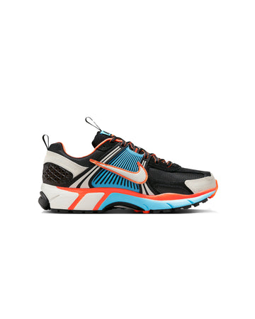 NIKE-ZOOM VOMERO 5 PRM BLACK/LIGHT BONE-BLUE GAZE-TOTAL ORANGE-FZ3963-010