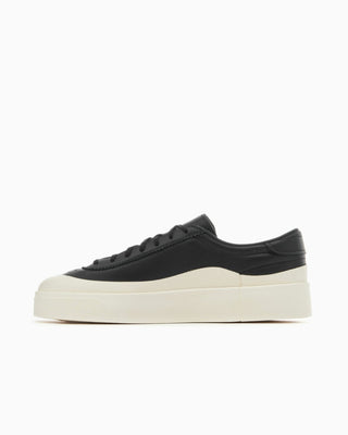 ADIDAS -  NUCOMBE BLACK / WHITE - H06383