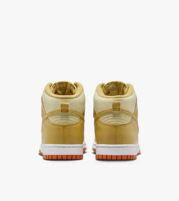 NIKE - DUNK HI RETRO - TEAM GOLD / WHEAT GOLD - DV7215-700